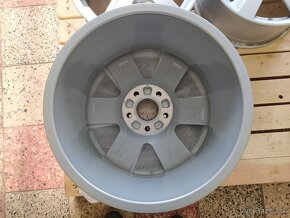 Originálne ALU disky Audi, VW, Škoda, Seat R17 5x112 ET37 - 4