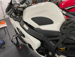 Suzuki GSX- R 600 K4 - 4