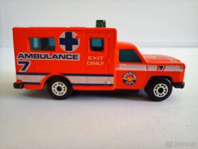 MATCHBOX - CHEVROLET AMBULANCE INTERCOM CITY - POZRI FOTO - 4