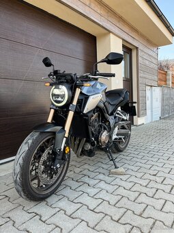 Honda CB650R 2022 35kW 3475km +2x prilba +1x tankvak - 4