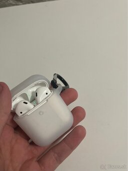 air pods  - 4