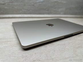 MacBook Air 15 (2024) M3 16 GB / 256 GB, záruka: 8.12.2025 - 4