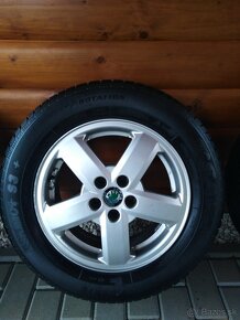 REZERVOVANE Predám disky R15 s pneu 195/65 R15 - 4