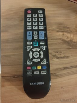 Predam tv Samsung LE32B450C4W - 4