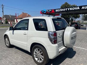 Suzuki Grand Vitara 1.6 benzin 4x4 black and white - 4