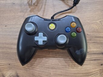 Káblový ovládač na XBOX 360 značky Mad Catz - 4