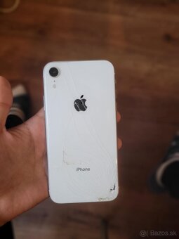 iphone xr - 4