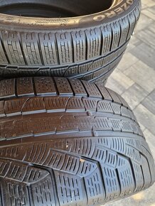 235/40 R19 96V - 4