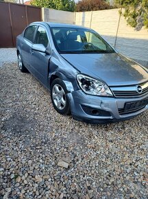 Rozpredám Opel Astra H Sedan 1.7CDTi 74kw M6 2008 - 4