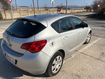 Opel Astra J 1.7 CDTi 81kw - 4