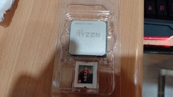 AMD RYZEN 3 3200G - 4