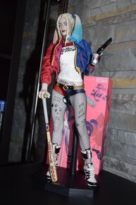 Harley Quinn Figurka - 4