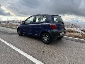 Toyota Yaris 1.0 VVTI - 4