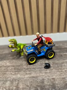 Schleich - Útek pred Velociraptorom na štvorkolke + ďalší - 4