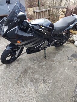 Suzuki GS500F - 4