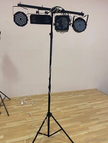 Svetelná technika Komplet SET - PAR,LED, GOBO, 2x T stojan - 4