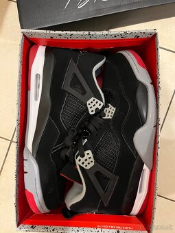 Air Jordan 4 Bred - 4