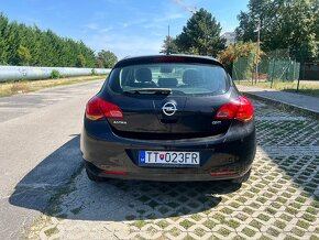 Opel Astra J 1.7 CDTI 2010 (92 kW) - 4