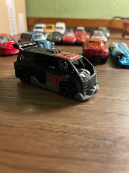 HOT WHEELS & MATCHBOX MODELY - 4