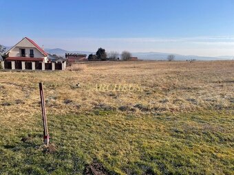 NA PREDAJ ROVINATÝ SLNEČNÝ POZEMOK 600 m2  BRETEJOVCE - 4