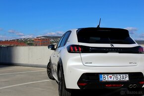 Peugeot 208 1.2 benzín 96kW GT Line Automat - 4