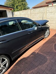 Predám Mercedes E350 AMG - 4