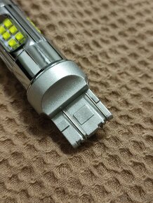 Výkonná LED žiarovka T20 7443 - 4