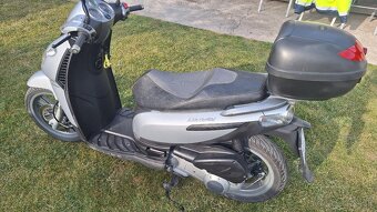 Predam Piaggio Carnaby 125 11kw rok 2011. Najazdene 24700km. - 4