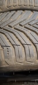 Predám 4ks pekné celoročné 215/50r17-91W Michelin - 4