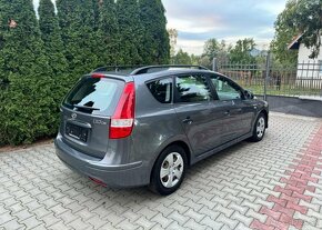 Hyundai i30 CW 1,4i CVVT , Klima benzín manuál 80 kw - 4