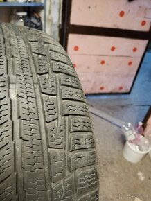 Predám zimné pneumatiky Nokian 215/55R17 98V XL - 4