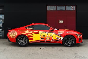 Lightning McQueen Ford Mustang GT 5.0 453 koní - 4