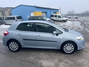 Toyota Auris 1.3 benzín 73kw 2012 - 4