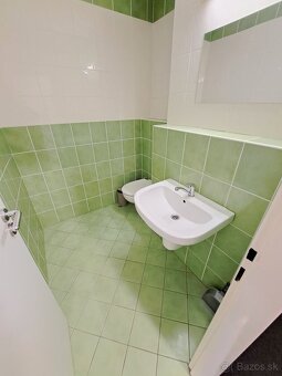 Prenájom kanc. /26 m2/ po rek. s balkónom, Hotel Bratislava - 4