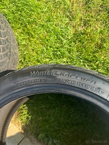 Predám zimné pneu Kumho 235/40 R19 - 4