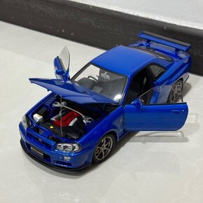 1:18 AutoArt Nissan Skyline GT-R R34 V-Spec II - 4