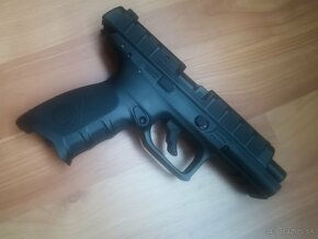 Pištoľ CO2 Beretta APX čierna kal. 4,5mm BB - 4