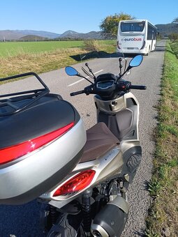 Piaggio Beverly 400 HPE. 150km - 4