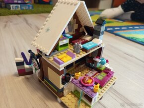 LEGO Friends 41323 Chata v zimnom stredisku - 4