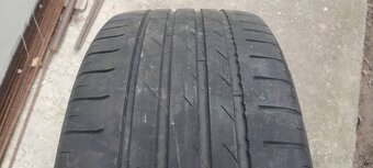 225/45R17 - 4