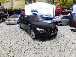 model auta BMW E61 M5 Touring čierna farba Otto mobile 1:18 - 4