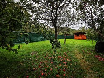 Luxusná záhrada v Meste s Chatkou  na rovine. - 4