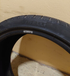 Predám 2 zimné pneu PIRELLI Sottozero 255/35 R20 - 4