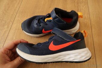 Chlapčenské tenisky NIKE č. 29,5 (VD 19,3 cm) - 4