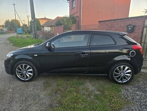 Kia Proceed 1.4 CVVT 2009 Coupe - 4