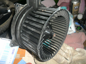 Ventilator kurenia a kryty prahov Mercedes W164 - 4