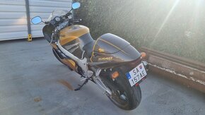 Suzuki GSXR 750 SRAD - 4