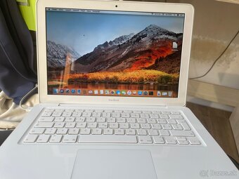 Macbook (mid 2010) a Macbook 2006 - 4