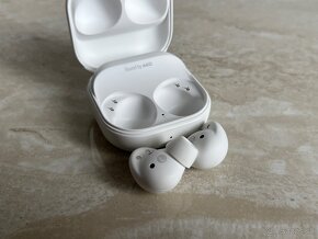 Samsung Galaxy Buds 2 Pro, biela - 4