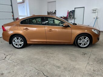 Volvo S60 2.0D 120KW AUTOMAT KŮŽE TOP 1.MAJITEL+SADA KOL - 4